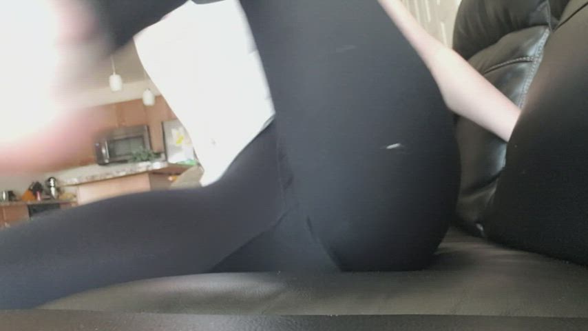 Cute Blonde playing with herself : video clip