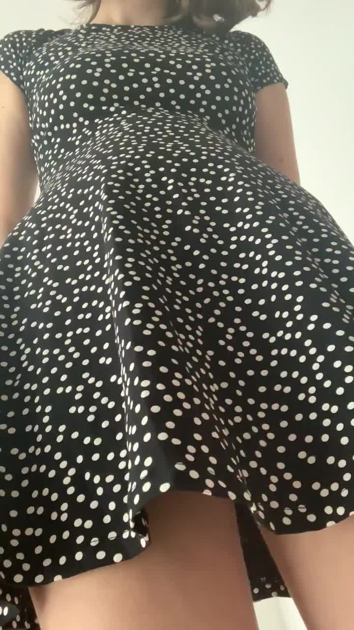 I like skipping underwear when I’m wearing dresses! : video clip