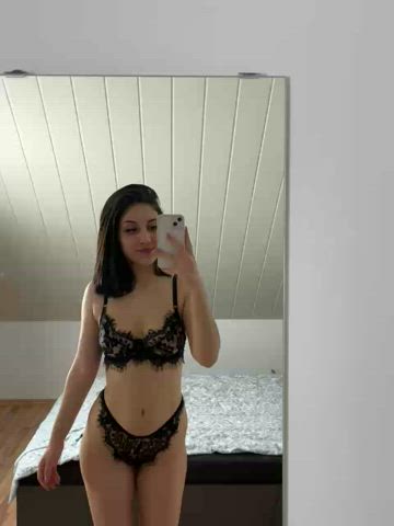 Trying out a new Bikini : video clip