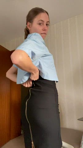 Any older men would fuck a nerdy brunette girl? : video clip