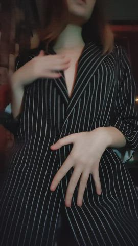 Just turned 18, I can finally show my nudes to older men : video clip