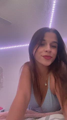 i am very horny right now do you want to come to my bed : video clip