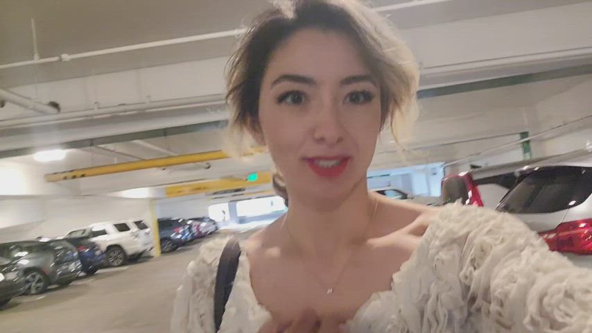 There were so many people out shopping today [GIF] : video clip