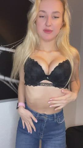 Thanks to my bra for standing the pressure of carrying my big tits all day lol : video clip