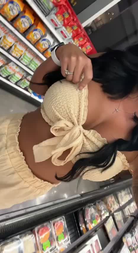 Trying not to get caught flashing the guys at the end of the aisle [gif] : video clip