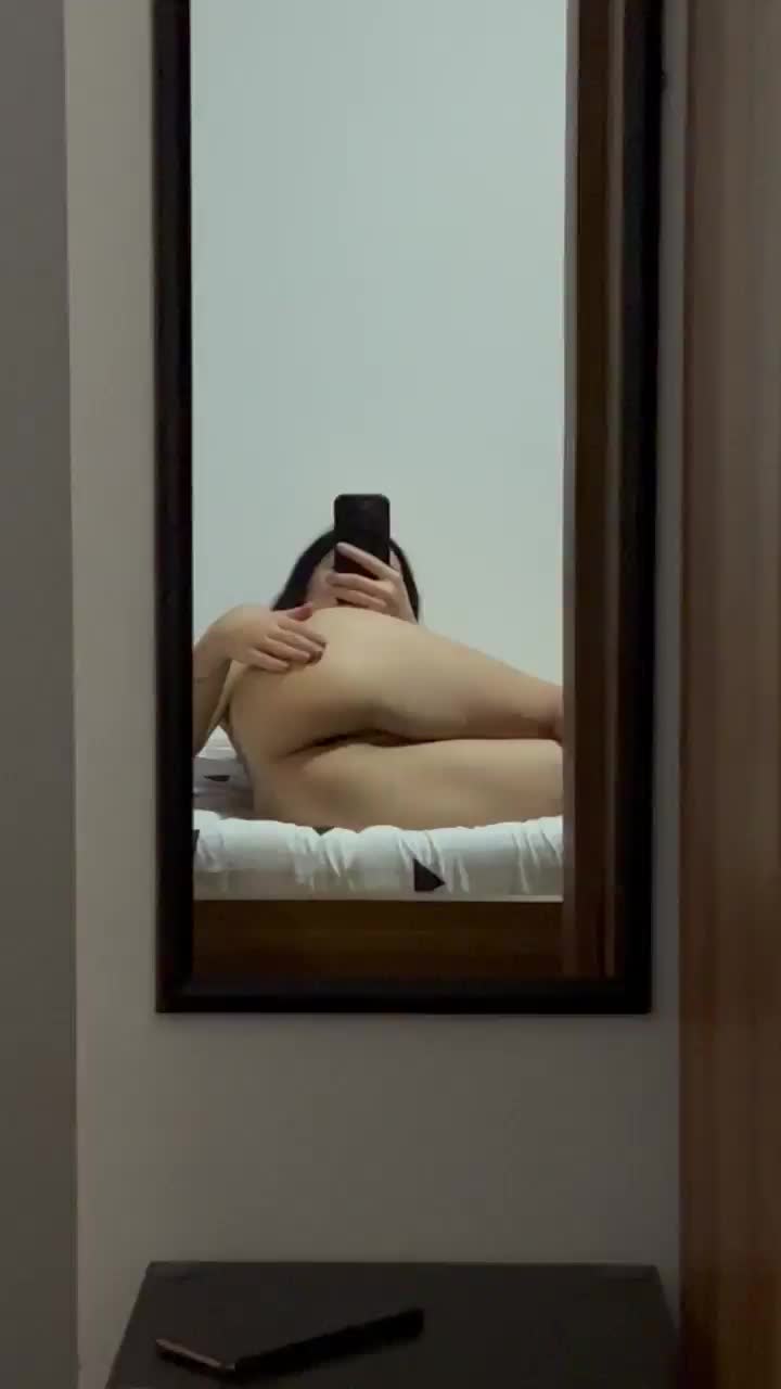 Dear mirror, what about me ? : video clip