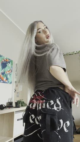 Ever tried ukrainian dinner A whole day of college…do I deserve to relax now : video clip