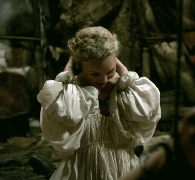 Dagny Backer Johnsen in Vikings [S5E7-2018] : video clip
