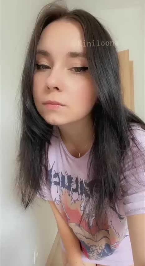 Say Hi to my curves! : video clip