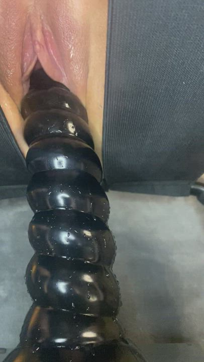 Huge dildo has me squirting like a damn fountain 💦💦⛲️ : video clip