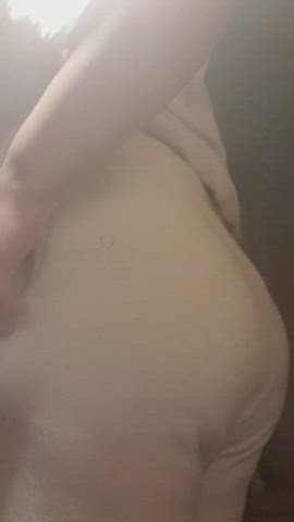 Anyone awake who is a lover of thick british Indian 19 year old ass? : video clip