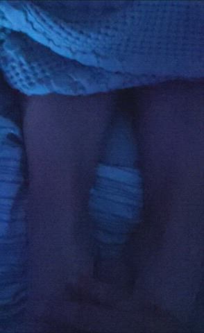 she scrolled Facebook while I fucked her feet (story in comments) : video clip