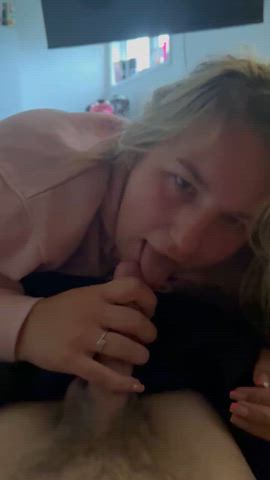 now has she got big hands or is that a small cock ? : video clip