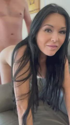 This MILF pussy loves being pounded : video clip