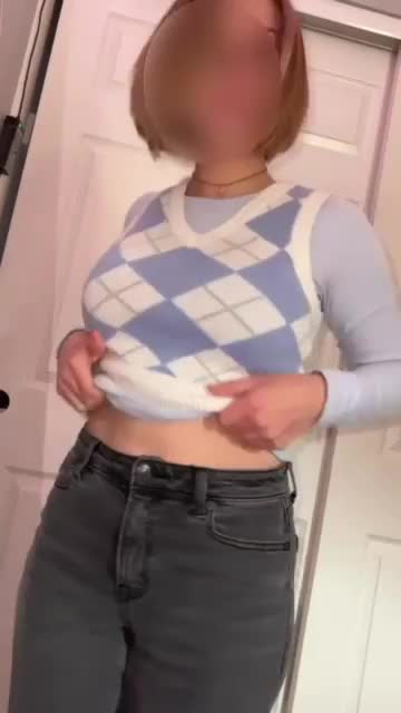 Titty drop before church <3 : video clip