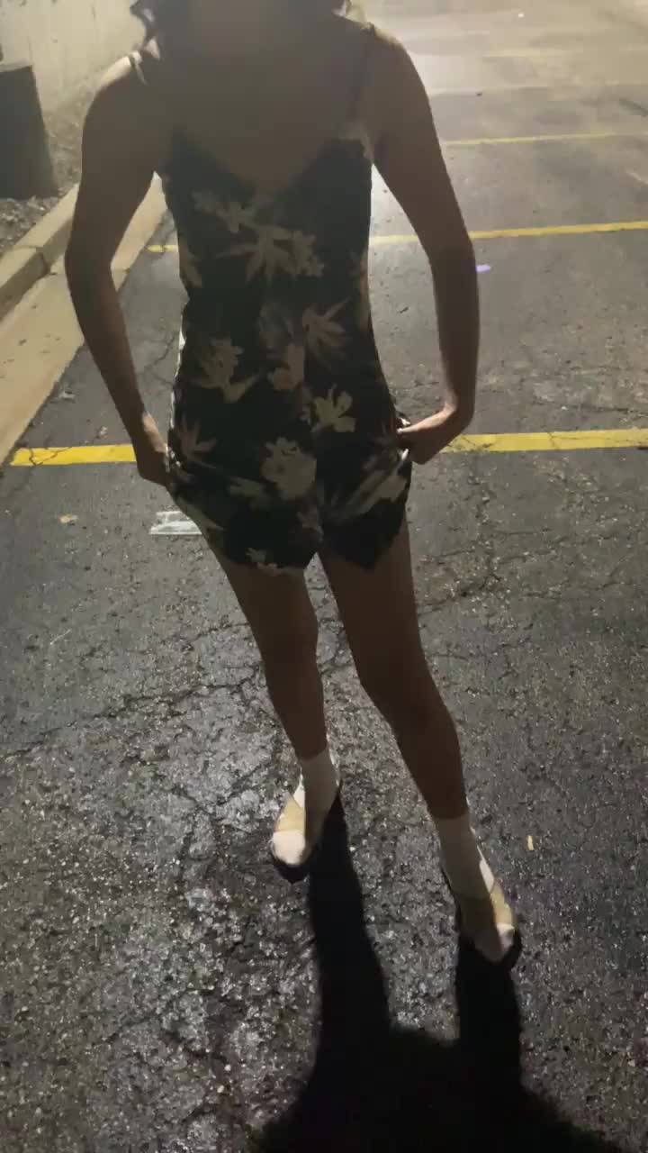 Told my girl not to wear panties on our date, later I told her to show off her sexy body like a whore. Dont worry I fucked her good for being a good slut : video clip