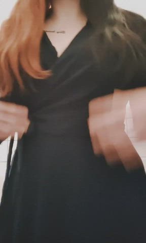 Taking my dress off, so you can see those beautiful curves : video clip