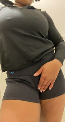 Suck on my piercings : video clip