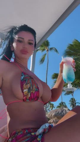 Do you like my 19 y o body? : video clip