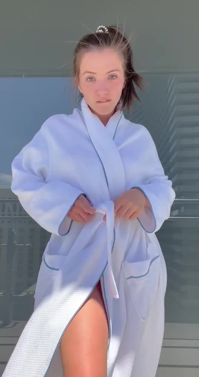When the wind’s so strong it might just blow me on to your dick 😋 : video clip