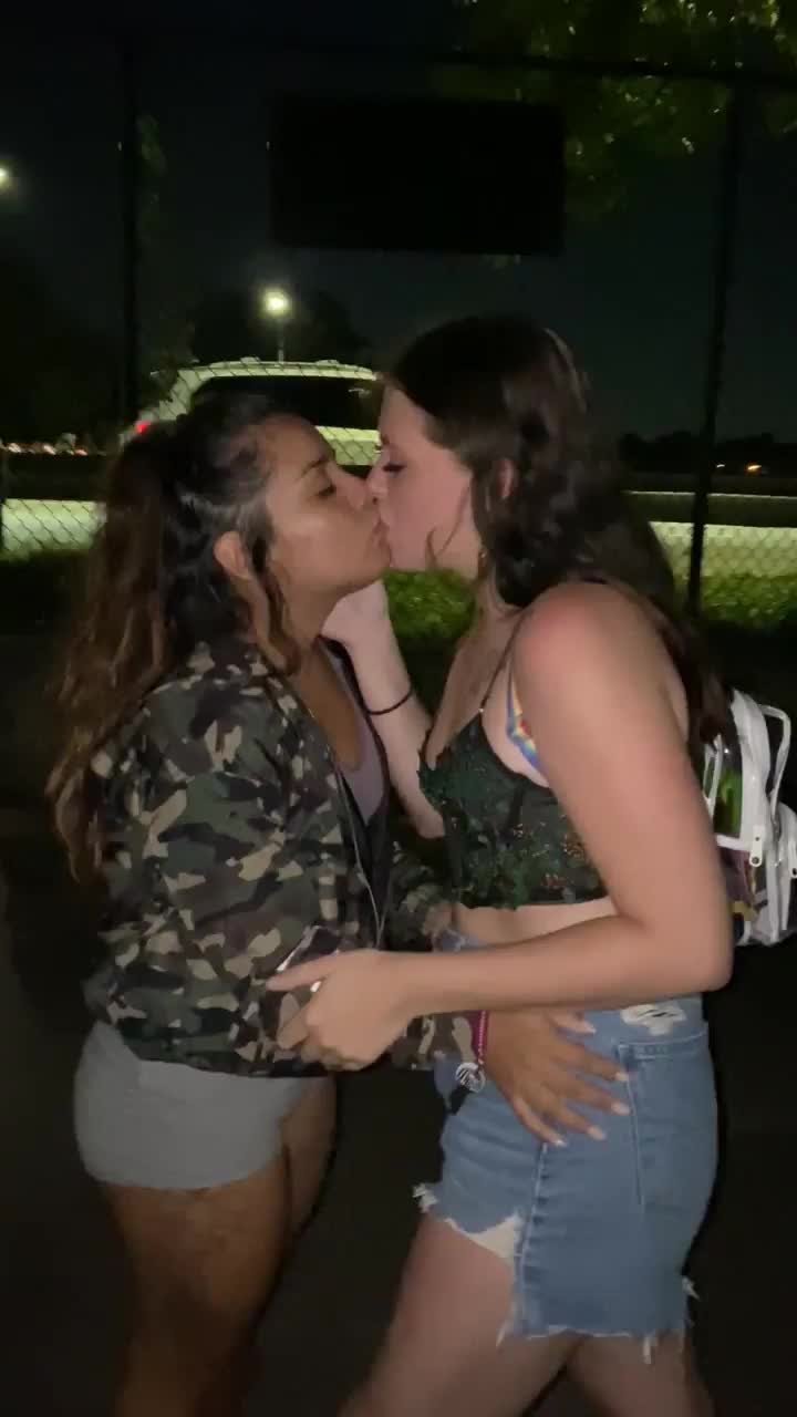 Kissing my Best friend as the cars drive by : video clip