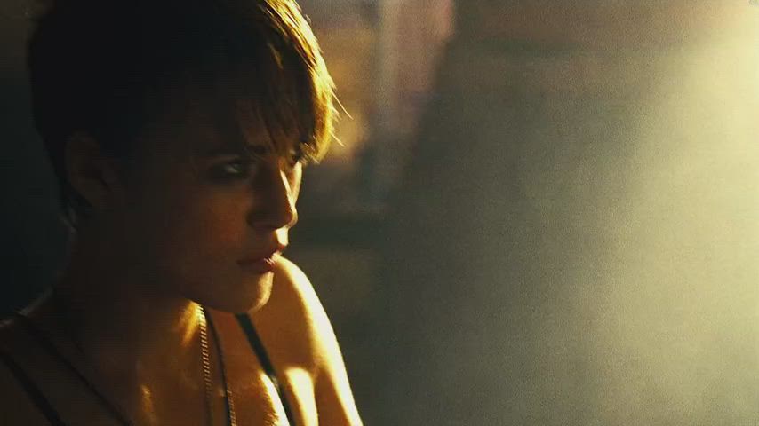 Keira Knightley Giving a lap dance : video clip