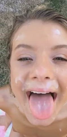 Cute blonde gets outdoor cum on face : video clip