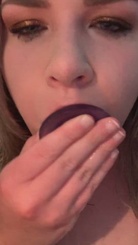 someone give me a real cock please : video clip