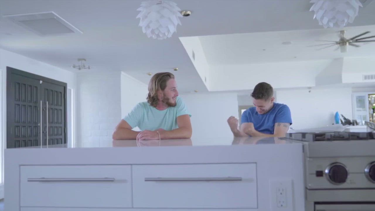 Mom`s favorite boys : video clip