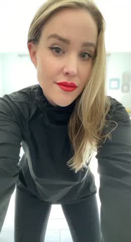 Absolutely NOTHING like a MILF BOUNCE : video clip