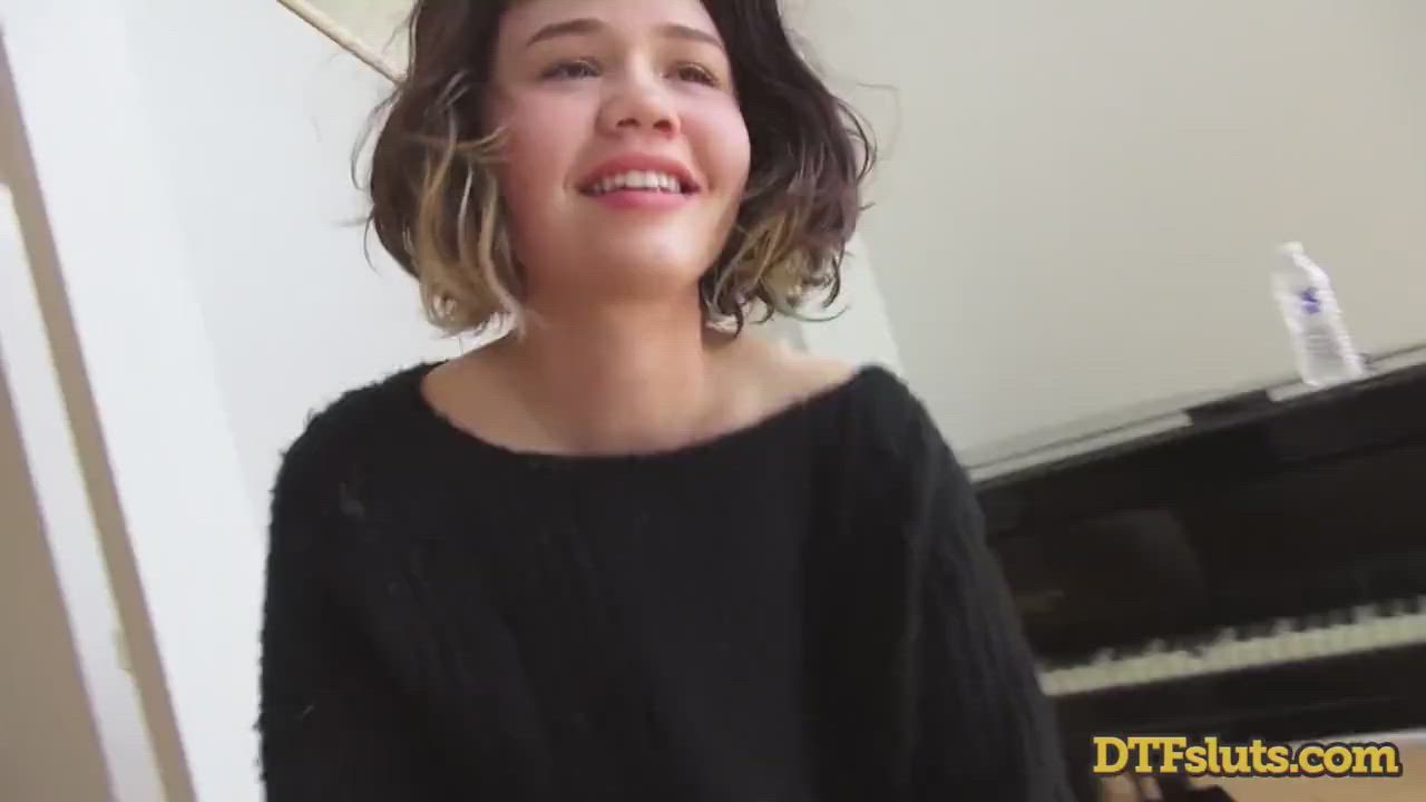 Yhivi's Adorable Blowjob : video clip