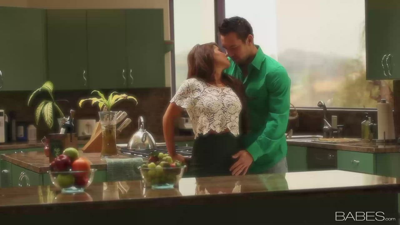 Madison Ivy - The Best Housewife : video clip