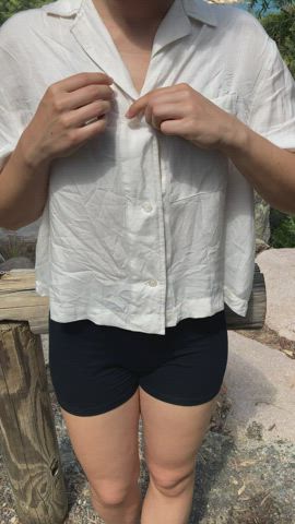 Flashing my hard nipples in public : video clip