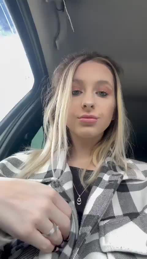 Daddy let’s me get my titties out in the car : video clip