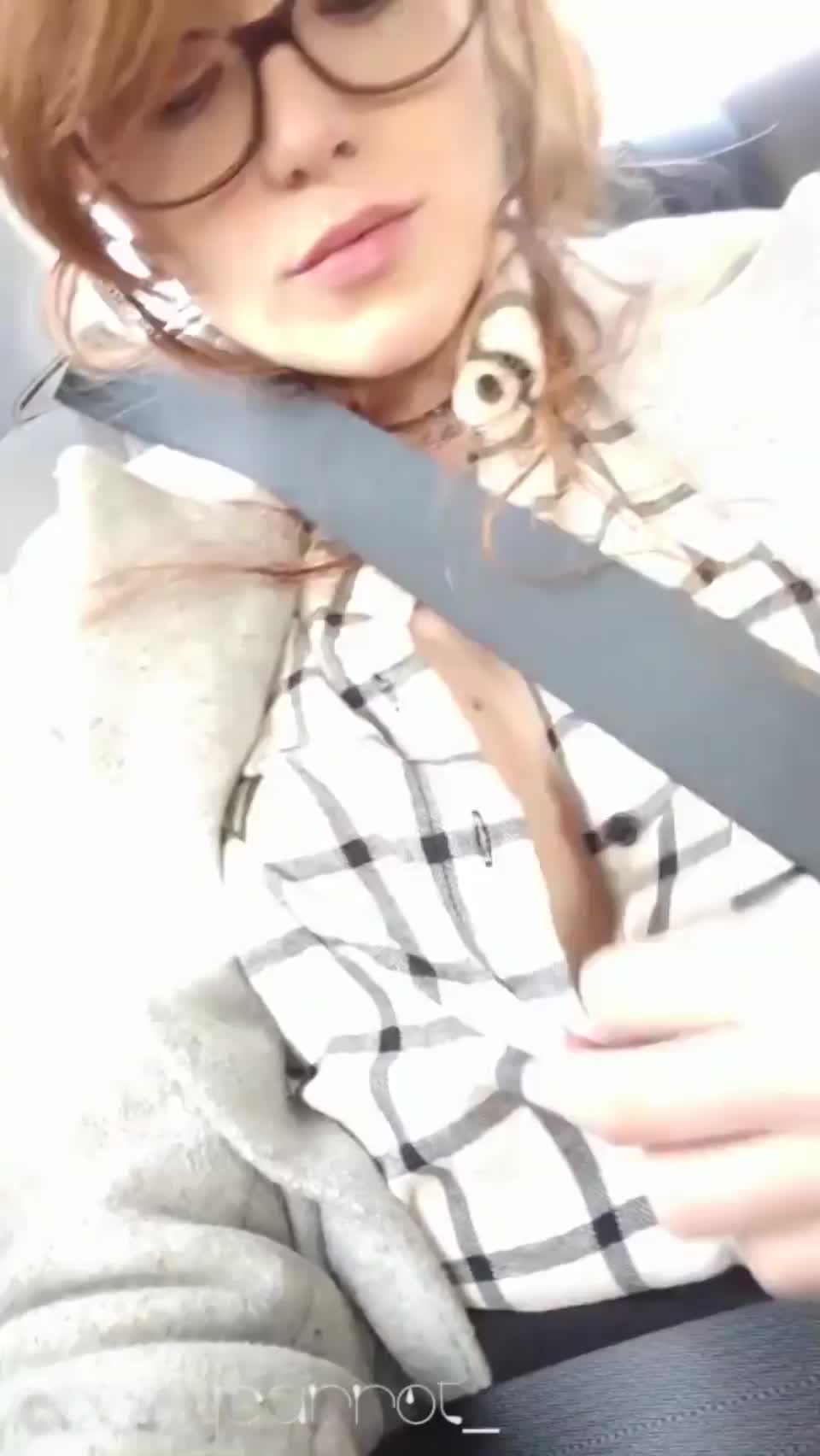 Playing In The Back Of An Uber : video clip