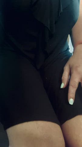 The milf nextdoor has a hairy pussy reveal : video clip