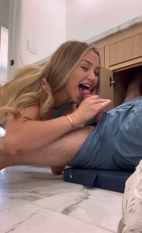 Sucking off the plumber. : video clip