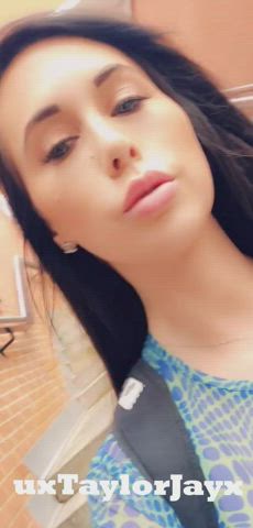 My top was kinda letting everyone in public know that I’m busty : video clip