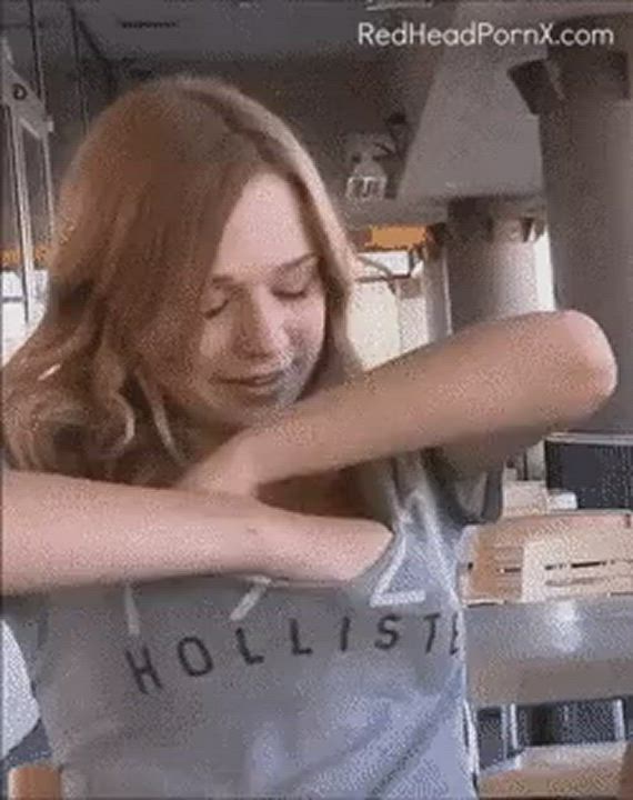Cute Redhead Reveals Her Nice Tits : video clip