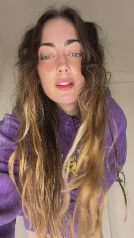 Oops, forgot to wear panties : video clip