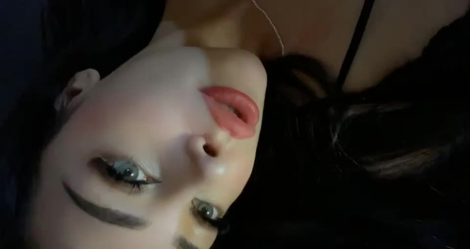 I wish men still liked 19 year old petites like me🥺 : video clip