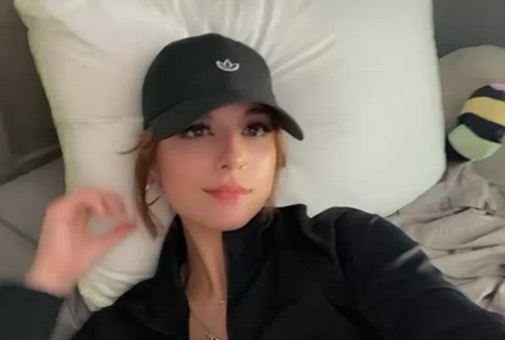 Her juicy pussy is so enticing 🥵 : video clip