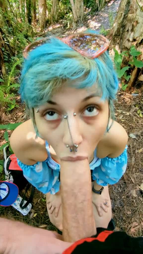 Blowjob in the park : video clip