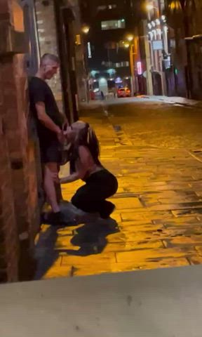 Couple Caught Giving Blowjob In Public : video clip