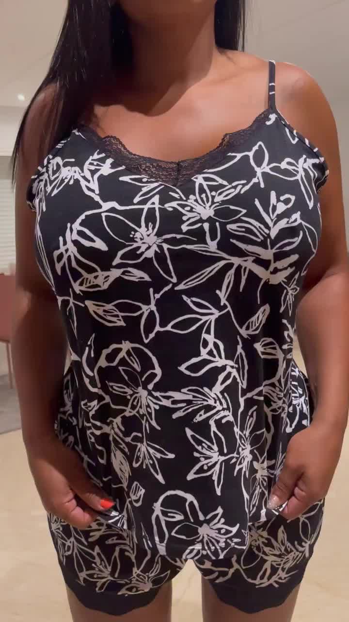 40 mom of 1, be kind with my big pepperoni nipples : video clip