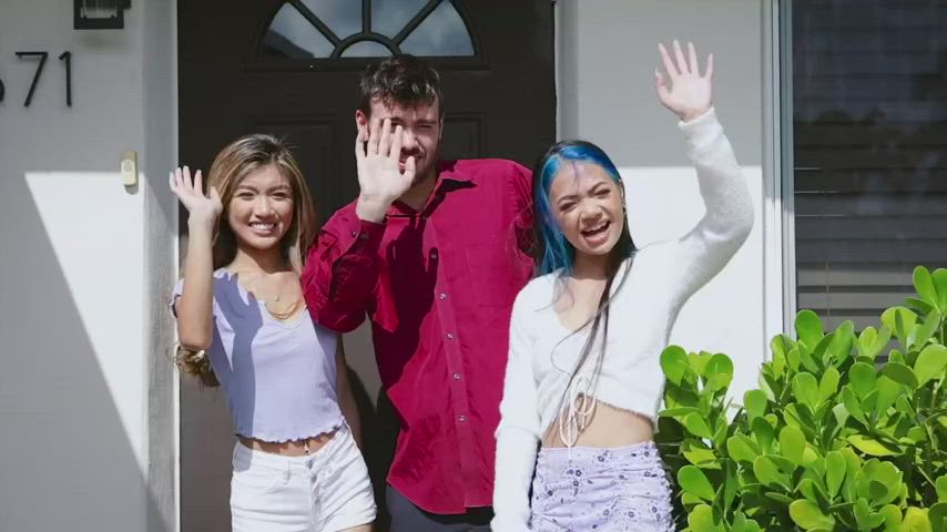 Ignored by his two stepsisters : video clip