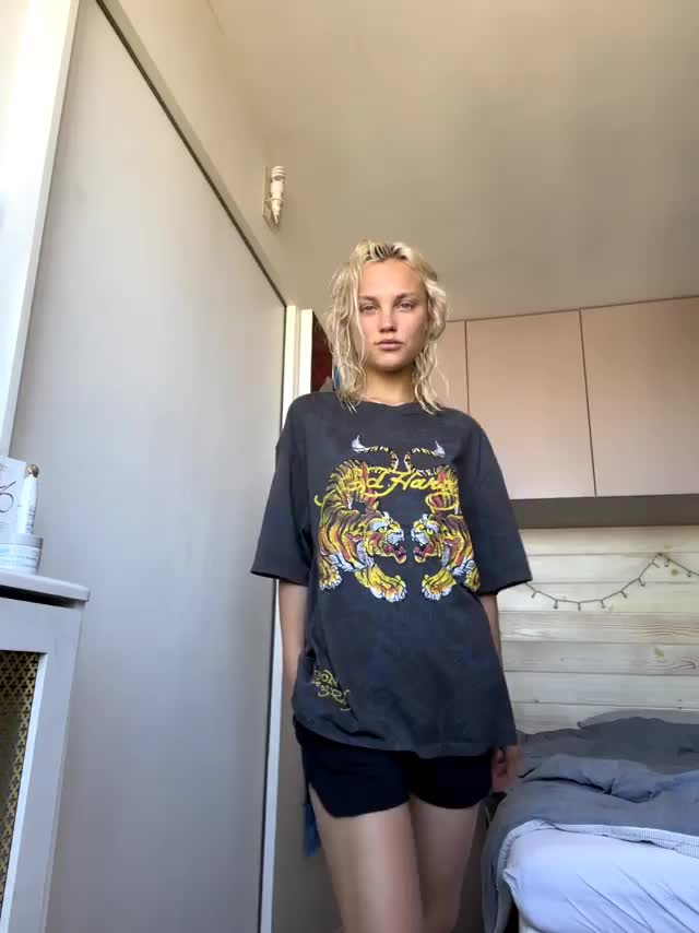 Could you imagine cumming deep inside me : video clip