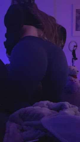 i hope i can make your day better with my little jiggle : video clip