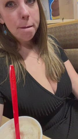 I love an ice cream date! [gif] : video clip