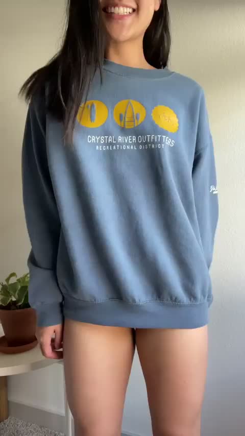 Just a petite girl who hopes you won’t pull out : video clip
